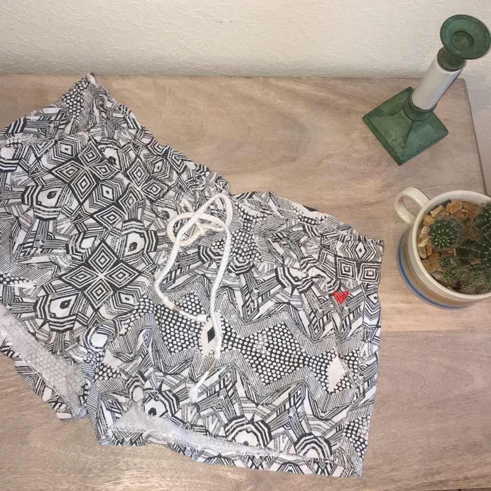 ROXY Drawstring Geometric Shorts